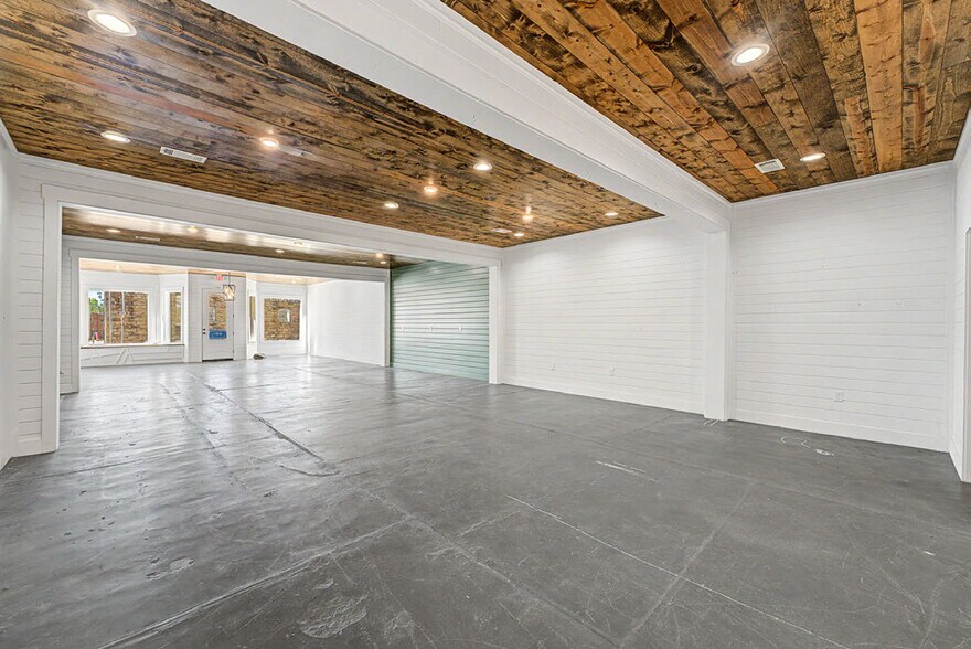 More Photos Of 113 W Bean St, Lincoln General Retail For Sale