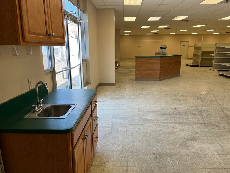 More Photos Of 1520 La Salle Ave, Waco Manufacturing For Lease