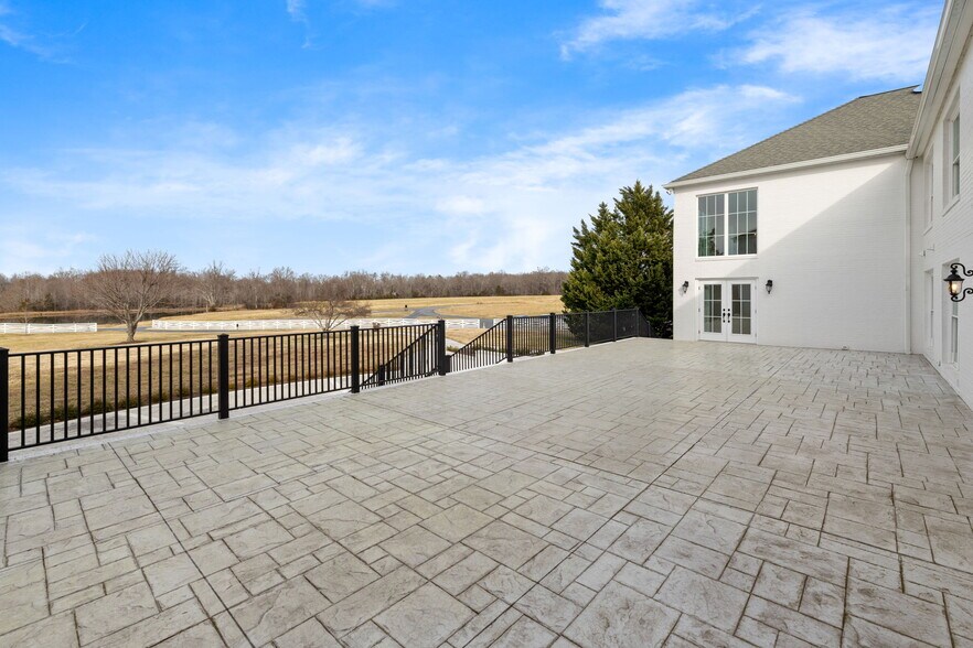 More Photos Of 54 Northfield Rd, Cumberland Specialty For Sale