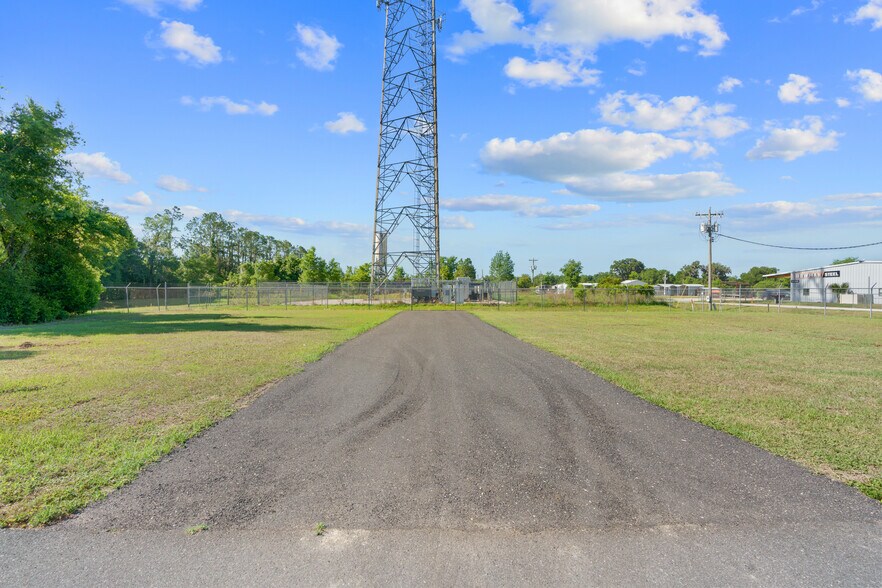 More Photos Of 13595 SE 31st Ave, Summerfield Warehouse For Sale
