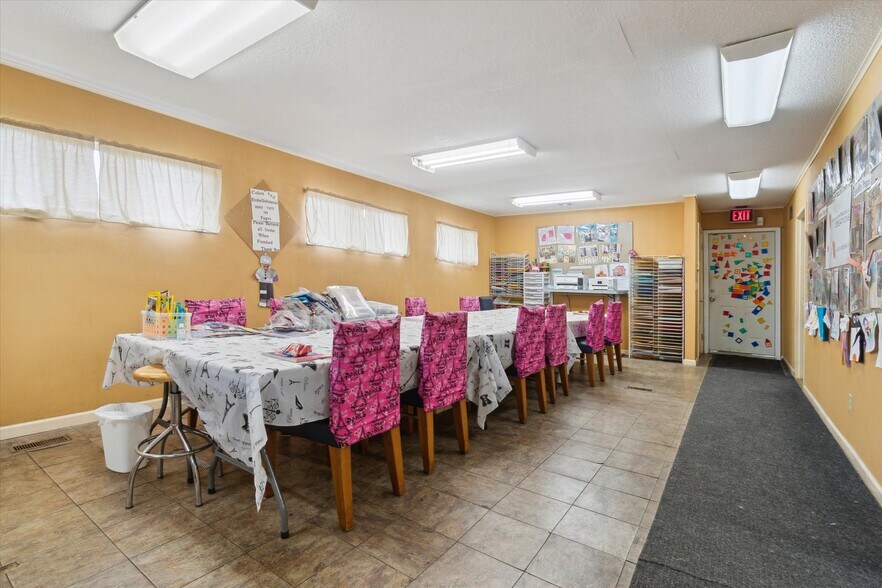 More Photos Of 4344 Richfield Rd, Flint Office For Sale