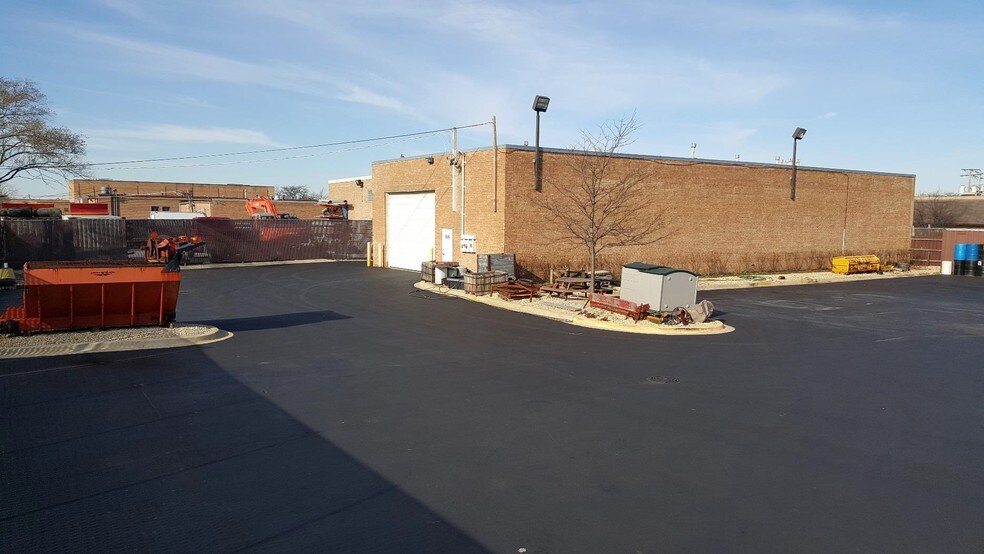 More Photos Of 515 W Lunt Ave, Schaumburg Manufacturing For Lease