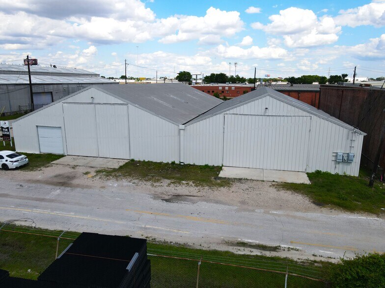 More Photos Of 2301 Eleanor Tinsley Way, Houston Warehouse For Lease