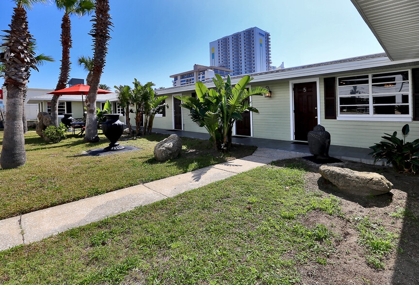 More Photos Of 600 Oakridge Blvd, Daytona Beach Apartments For Sale