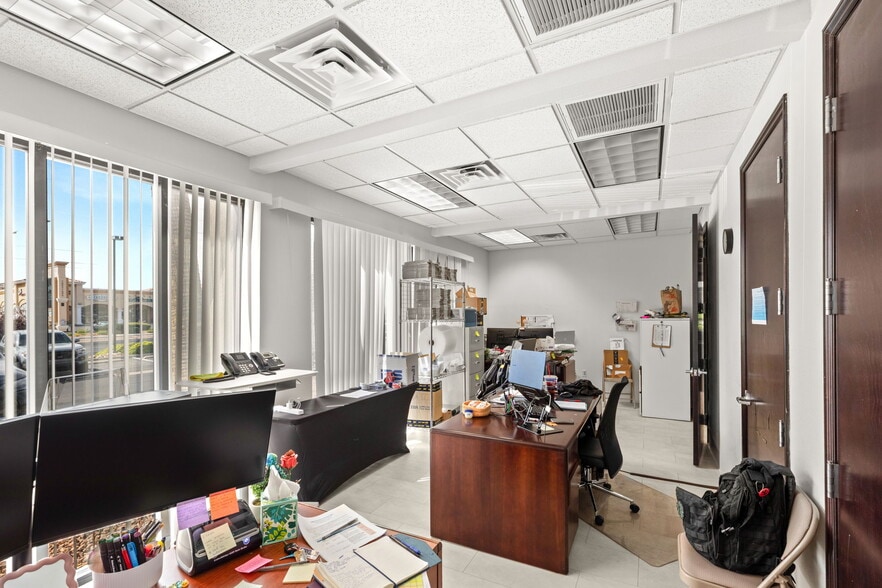 More Photos Of 7830 W Sahara Ave, Las Vegas Office For Sale