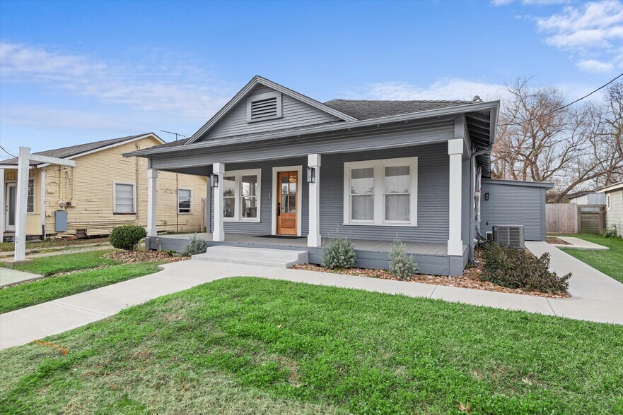 More Photos Of 119 Magnolia Blvd, Magnolia Office For Sale