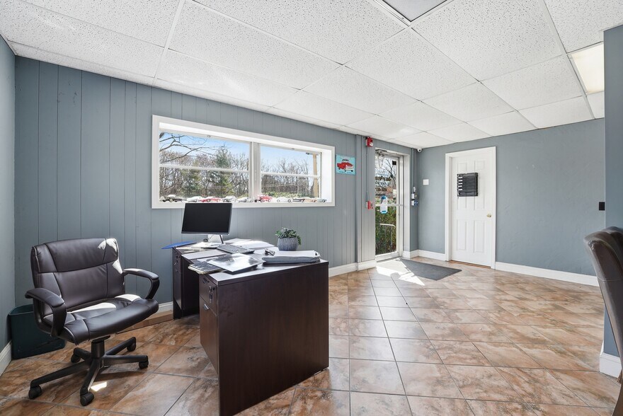 More Photos Of 30 Huntoon Memorial Dr, Leicester Warehouse For Sale