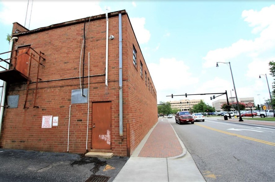 More Photos Of 124 Gillespie St, Fayetteville Office For Lease