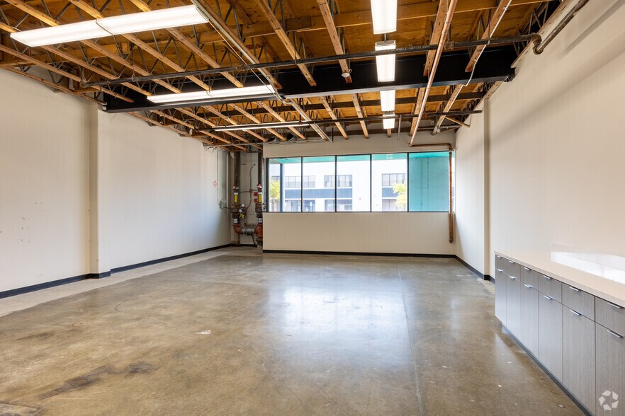 More Photos Of 2445-2460 E 12th St, Los Angeles Unknown For Lease