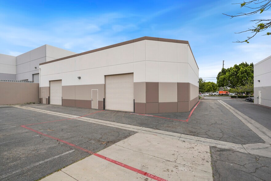 More Photos Of 1301 Foothill Blvd, Azusa Warehouse For Lease