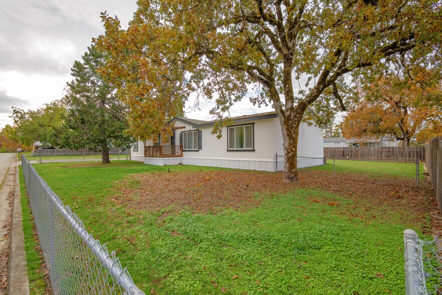 Primary Photo Of 387 Tavis Dr, Merlin Manufactured Housing Mobile Home Park For Sale