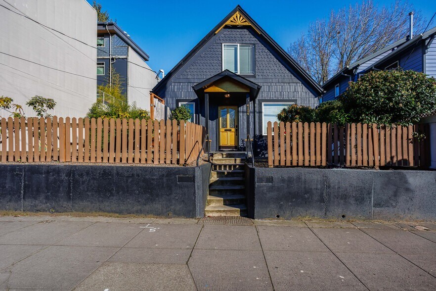 More Photos Of 4124 N Mississippi Ave, Portland Flex For Lease