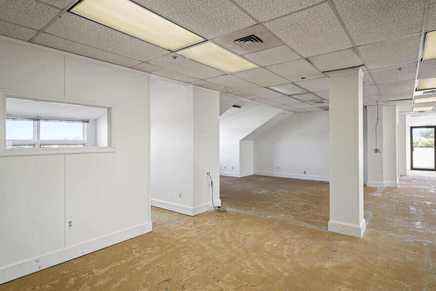 More Photos Of 602 S King St, Leesburg Medical For Sale