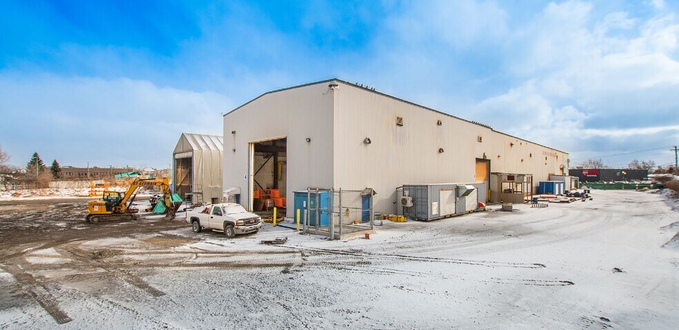 More Photos Of 1350 Rue Grande Allée, Terrebonne Manufacturing For Sale