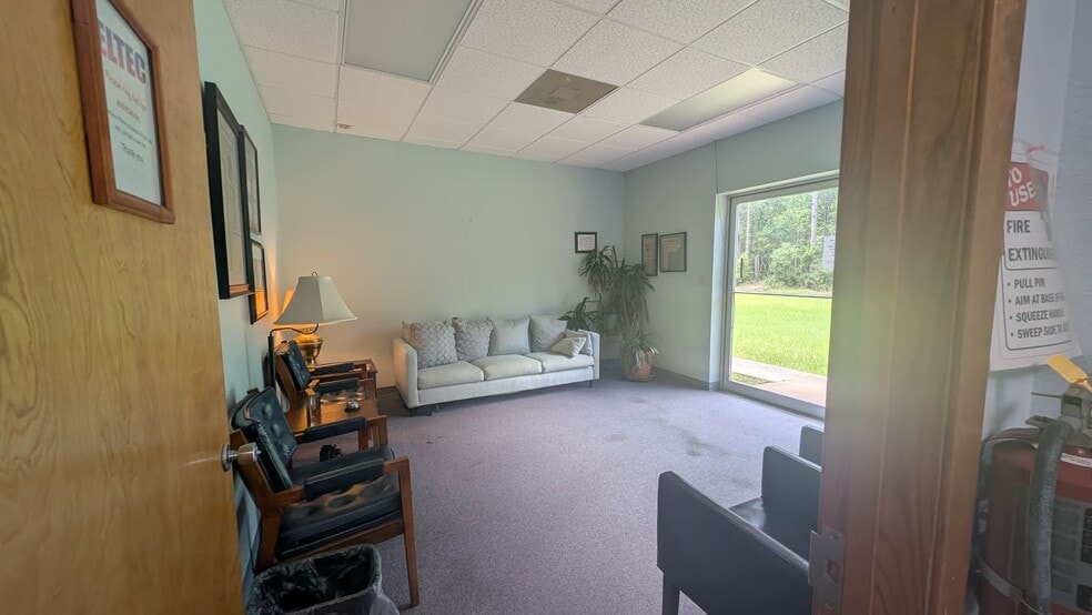 More Photos Of 1310 Commerce St, Marshall Light Distribution For Sale