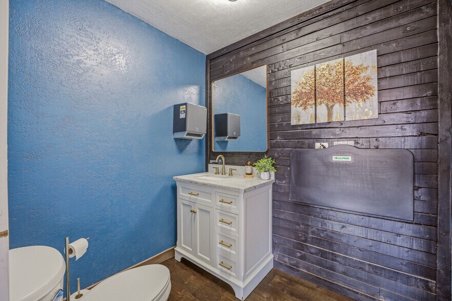 More Photos Of 608 SW Big Bend Trl, Glen Rose Restaurant For Sale