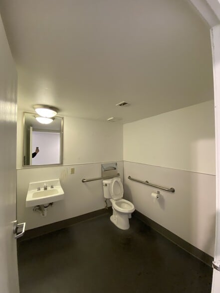 More Photos Of 16 Hughes, Irvine Unknown For Lease