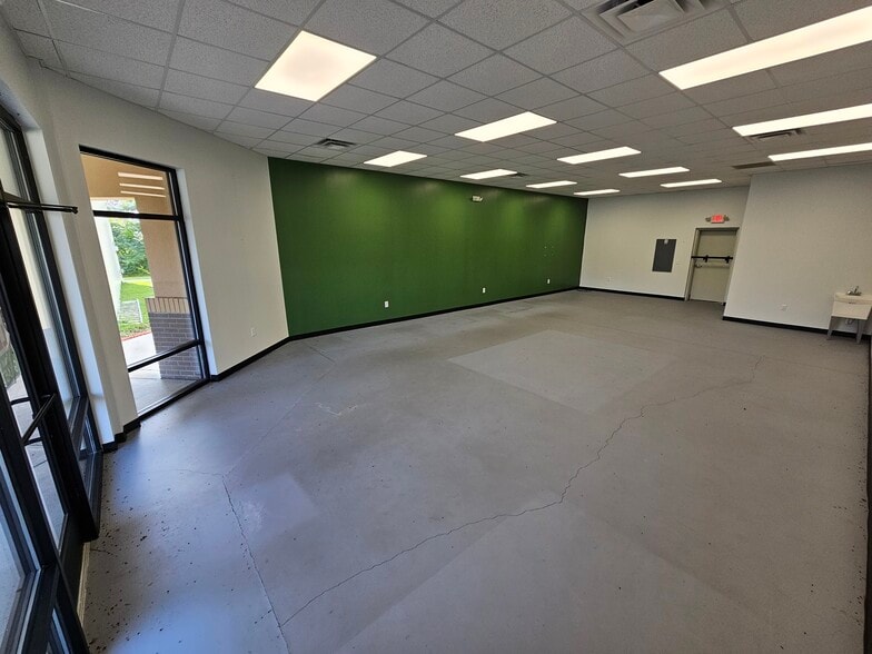 More Photos Of 5447 Yadkin Rd, Fayetteville Storefront For Lease