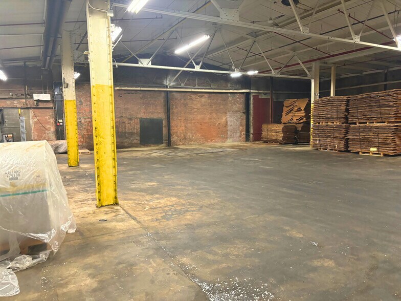 More Photos Of 225 E Aurora St, Waterbury Warehouse For Lease