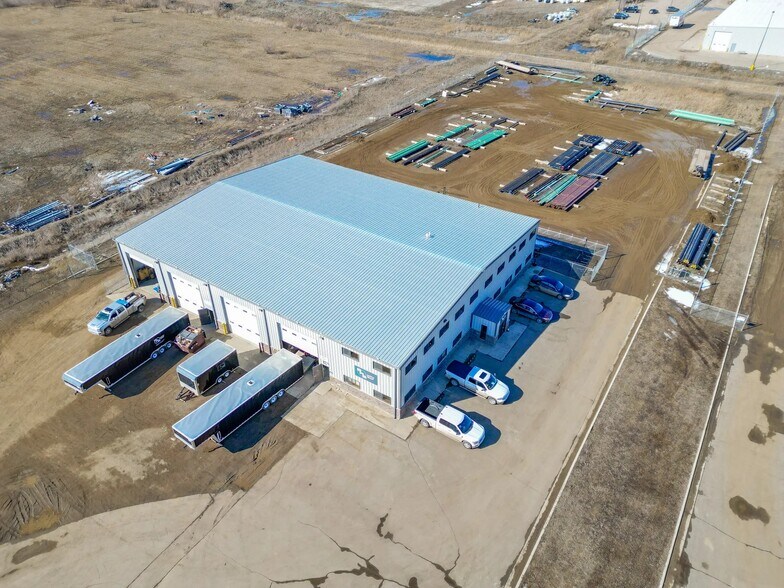 More Photos Of 509 Well St, Williston Warehouse For Lease