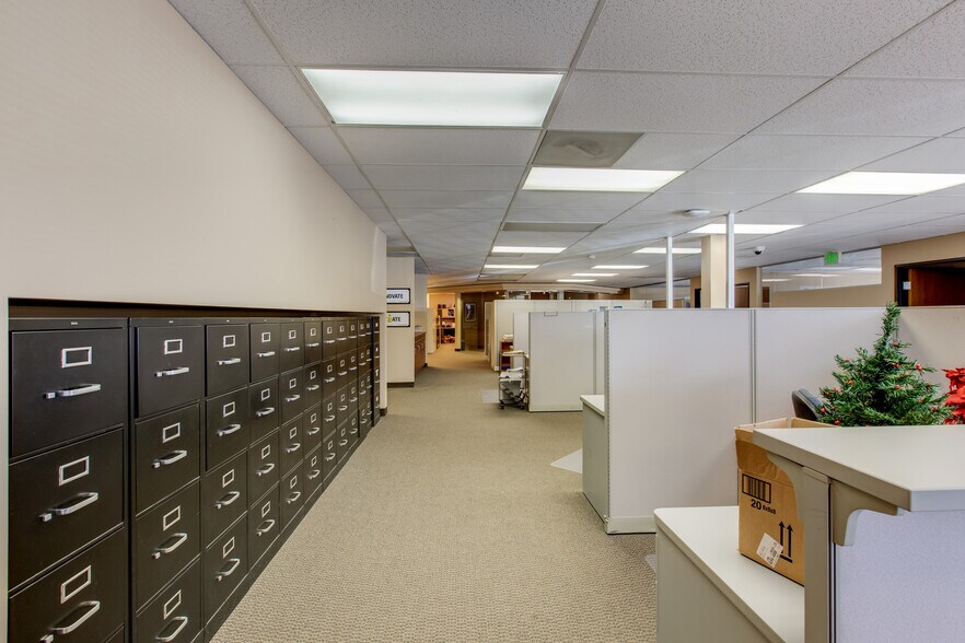 More Photos Of 7399 S Tucson Way, Centennial Flex For Lease