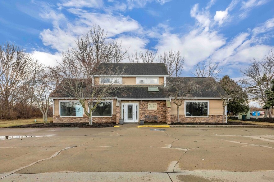 Primary Photo Of 14006 W Lake Rd, Vermilion Freestanding For Sale
