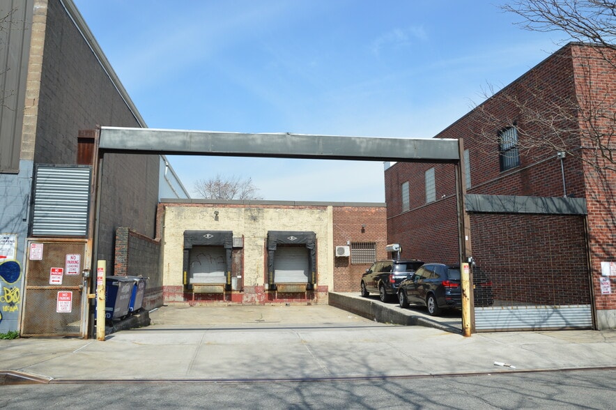 More Photos Of 8950 127th St, Richmond Hill Warehouse For Sale