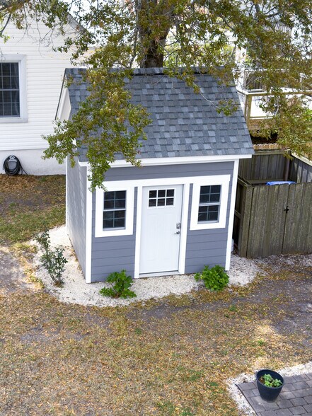 More Photos Of 119 N Davis St, Southport Hospitality For Sale