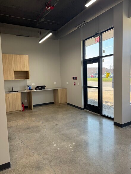 More Photos Of 945 Criss Cir, Elk Grove Village Light Manufacturing For Lease