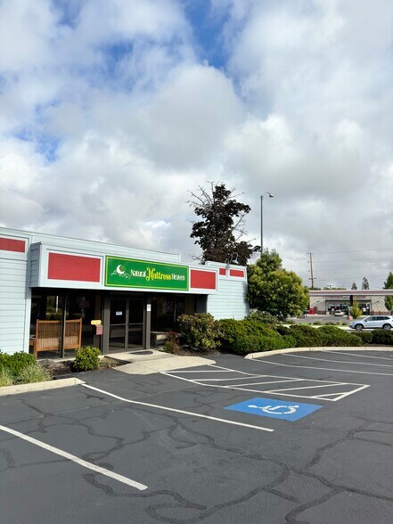 More Photos Of 1712 E McAndrews Rd, Medford Medical For Lease