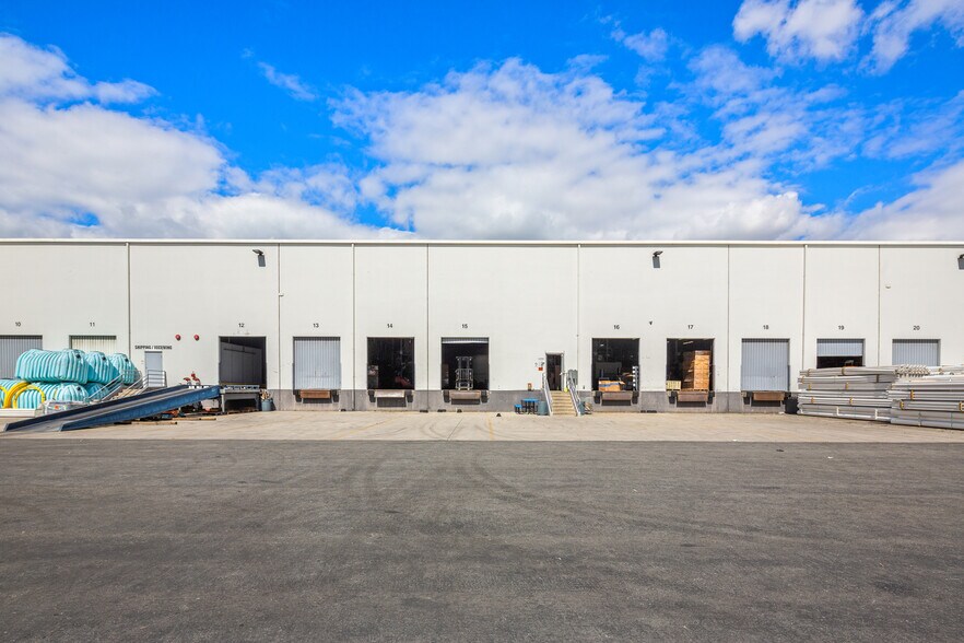 More Photos Of 10509 Business Dr, Fontana Warehouse For Lease
