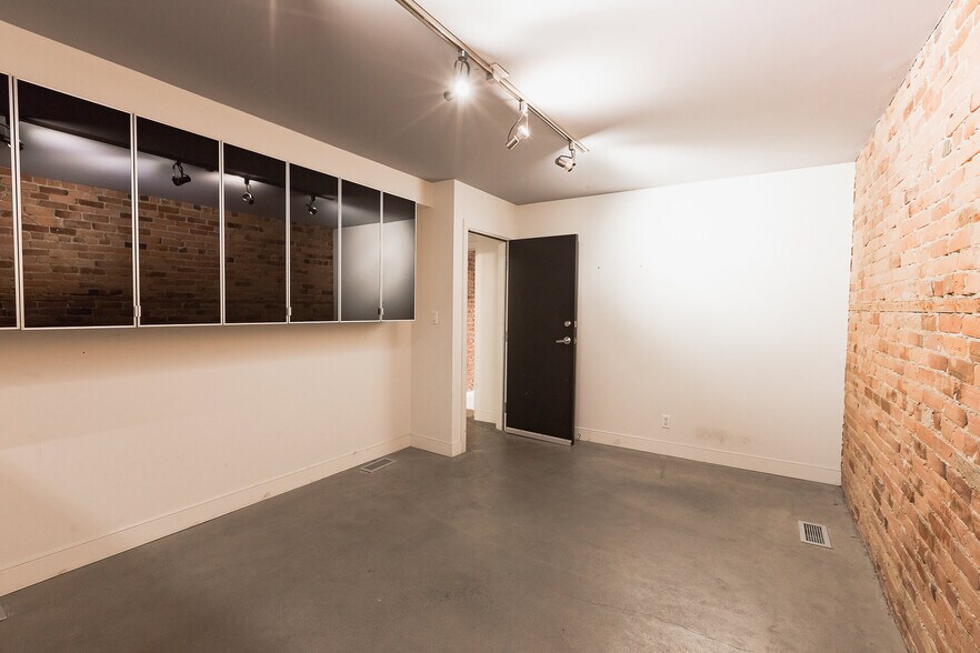 More Photos Of 4448-4454 Av Papineau, Montréal Office Residential For Sale