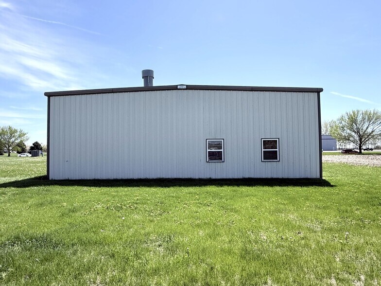 More Photos Of 875 Enterprise Ave, Galesburg Industrial For Sale