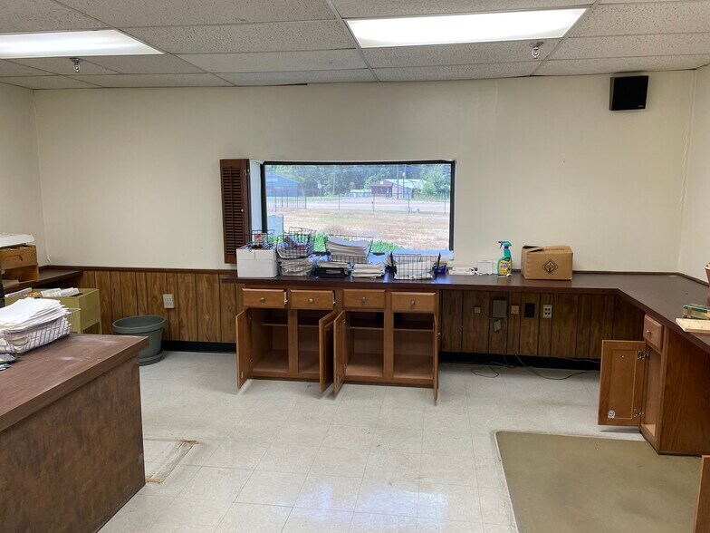 More Photos Of 5670 US-80, Jackson Manufacturing For Lease