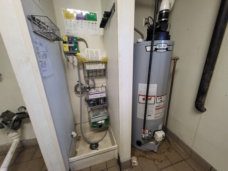 More Photos Of 648 S Neosho Blvd, Neosho Restaurant For Sale