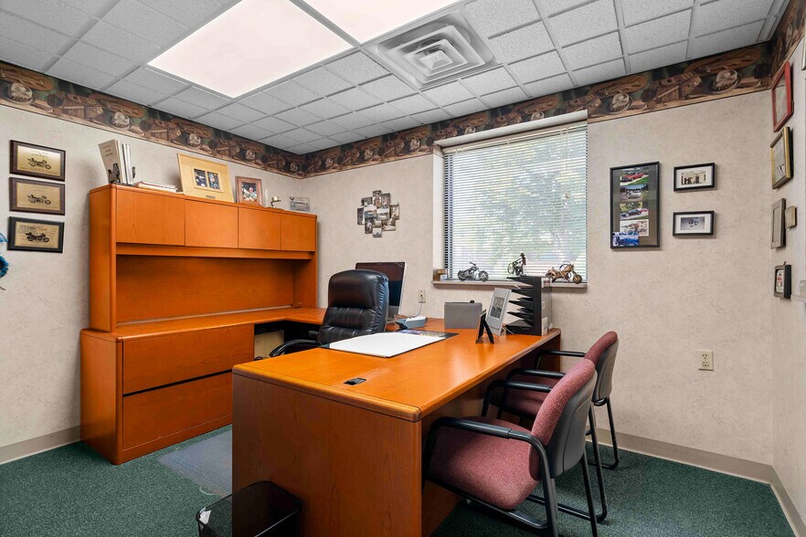 More Photos Of 1717 Mackenna Ave, Niagara Falls Warehouse For Sale