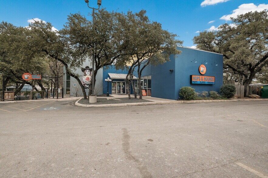 More Photos Of 13838 Jones Maltsberger Rd, San Antonio Restaurant For Sale