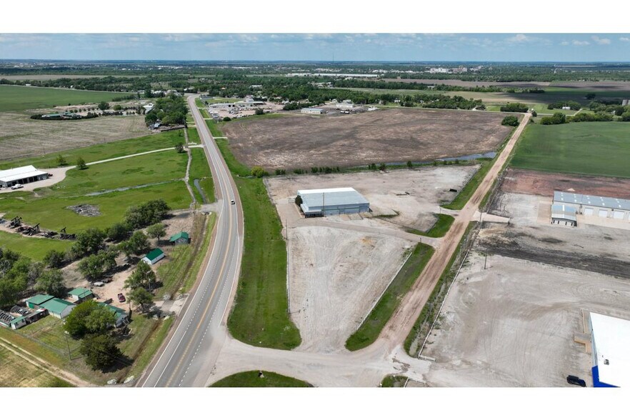 More Photos Of SE 241 SE 10 Ave, Great Bend Warehouse For Sale