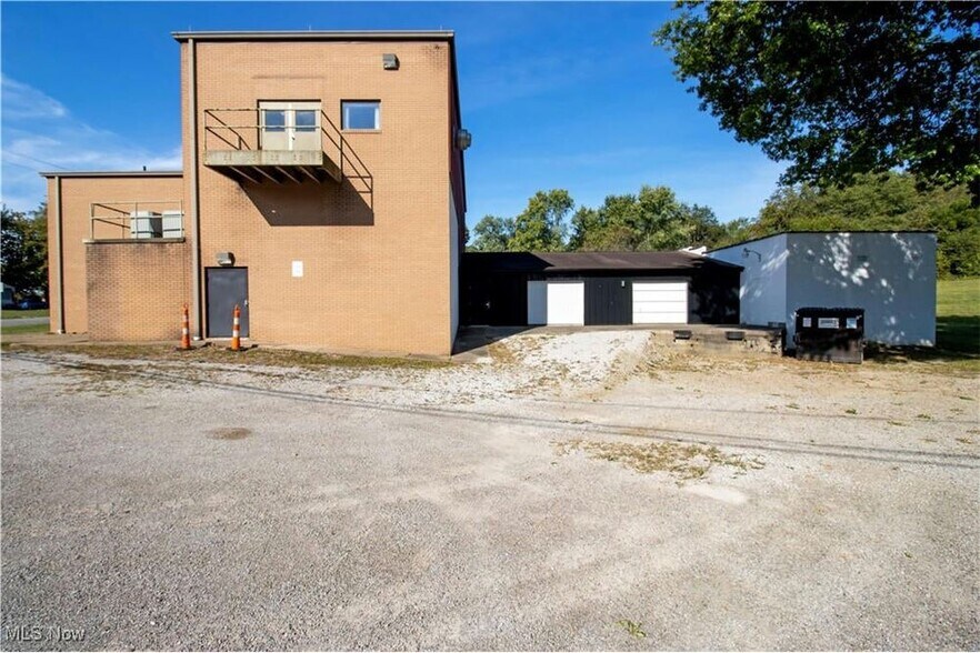 More Photos Of 390 E Wood St, Shreve Flex For Sale