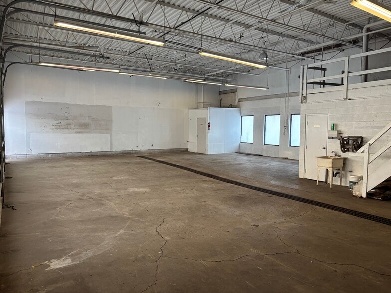 More Photos Of 124 Anne St, Barrie Auto Repair For Sale