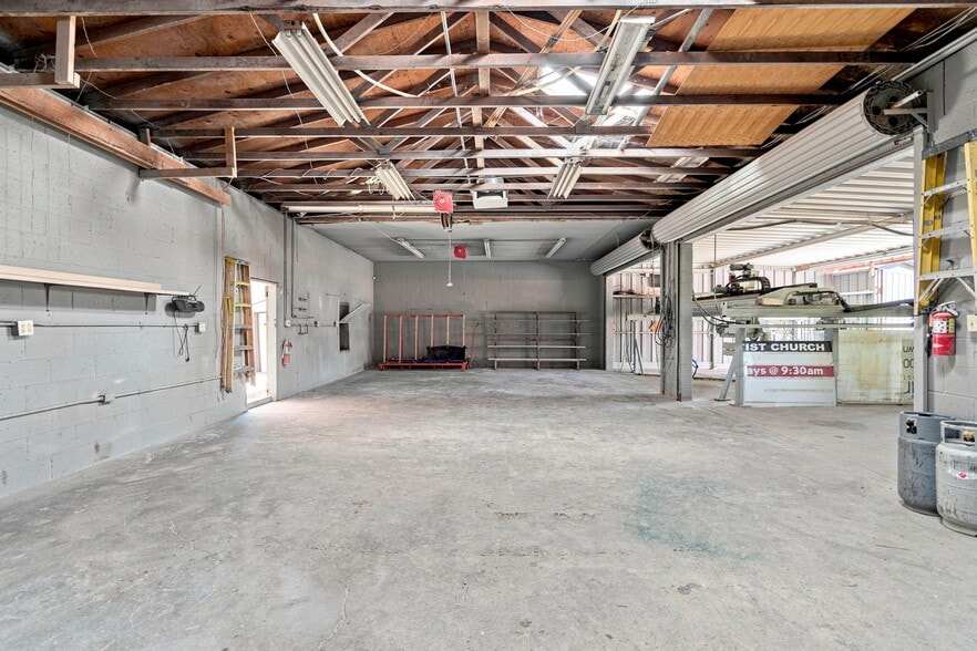 More Photos Of 3835 E Technical Dr, Tucson Warehouse For Lease