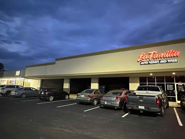 More Photos Of 331 Northeast Blvd, Clinton Unknown For Lease