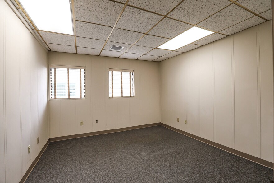More Photos Of 200-204 W University Ave, Gainesville Office For Lease