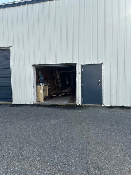 More Photos Of 48 Warehouse Rd, Hyannis Warehouse For Lease