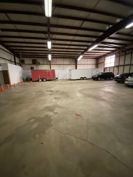 More Photos Of 3850 Capital City Blvd, Lansing Airplane Hangar For Sale