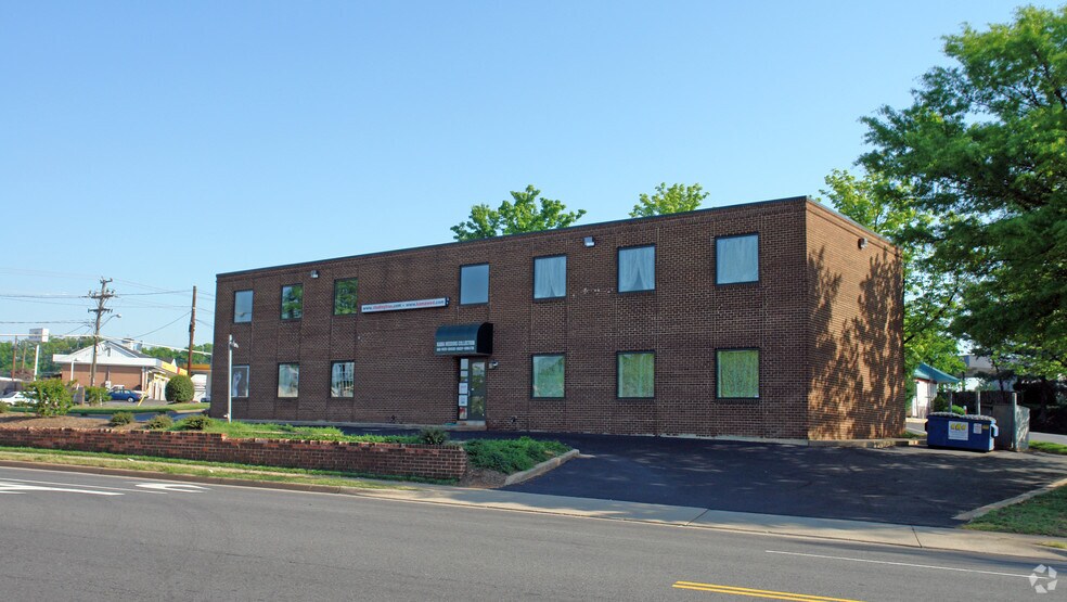 More Photos Of 3204 Old Pickett Rd, Fairfax Freestanding For Sale