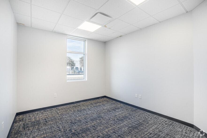 More Photos Of 3703 Cedar Blvd, Baytown Unknown For Lease