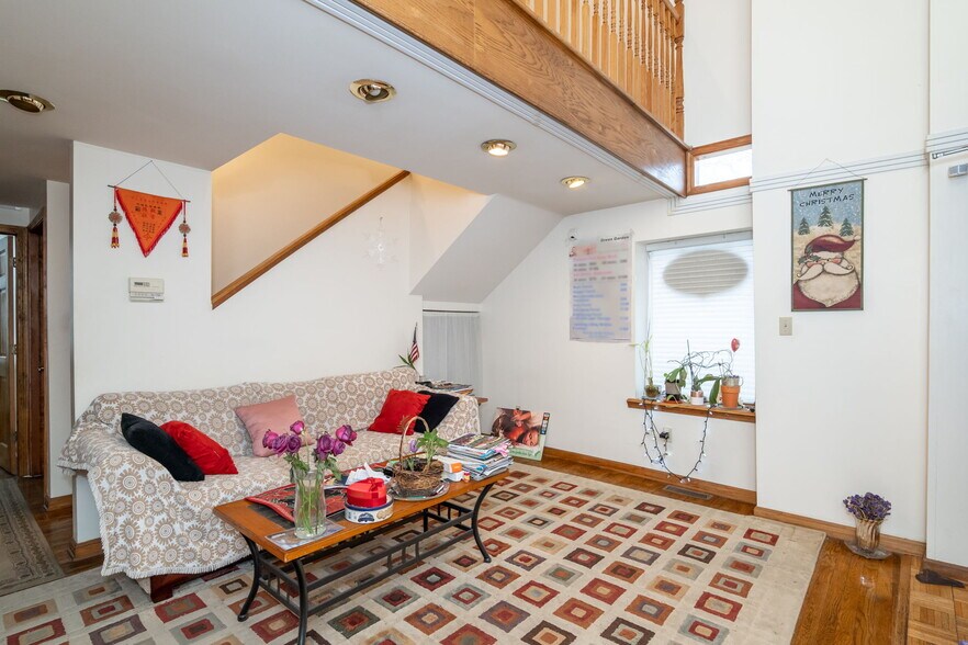 More Photos Of 46 Columbia St, Albany Office For Sale