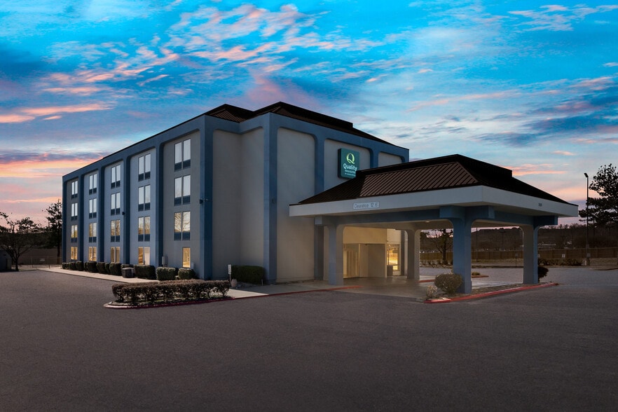 More Photos Of 500 W 29th St, North Little Rock Hotel For Sale