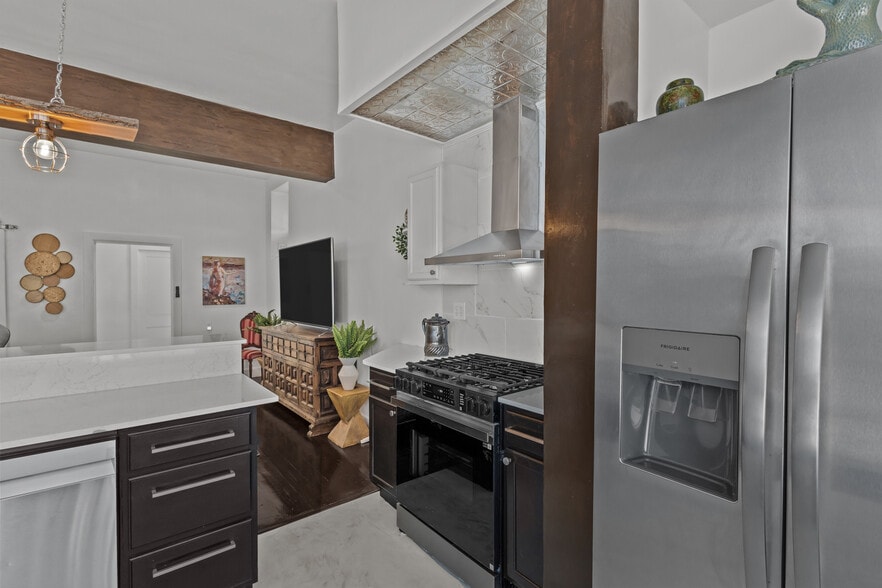 More Photos Of 116 Calverley St, Providence Storefront For Sale
